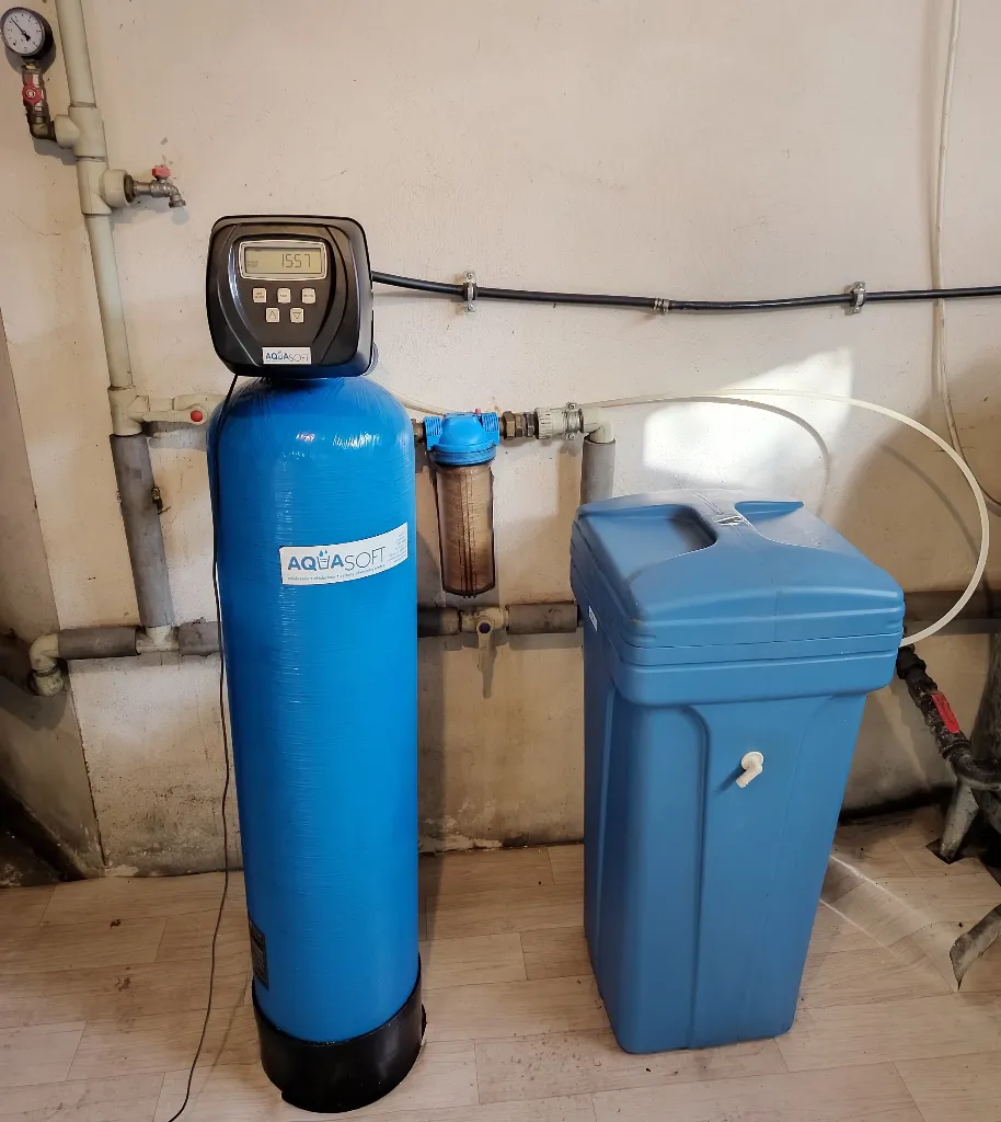 Stacja multi dla wody ze studni. Wymiana złoża (Lublin) w butli po zmiękczaczu wody i przerobienie urządzenia na filtr wielofunkcyjny usuwający m.in. żelazo, mangan i twardość wody.